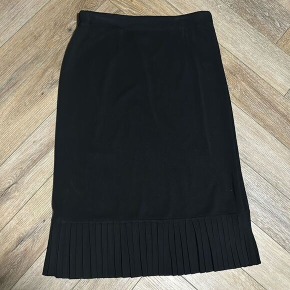 Mistook Pleated Bottom Skirt - Picture 1 of 3
